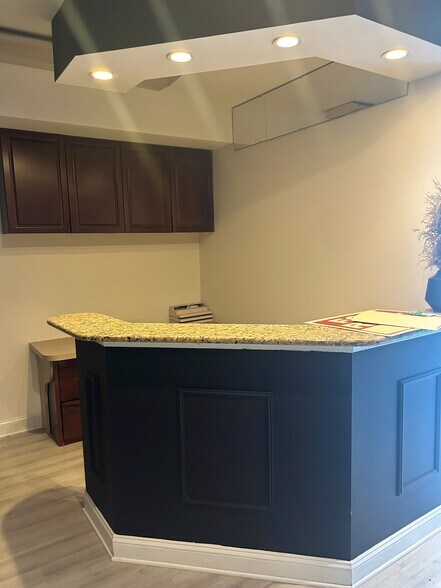 More Photos Of 402 Larch Cir, Wilmington Office For Lease