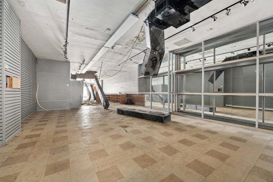 More Photos Of 507 32nd St, Union City Storefront Retail Office For Sale