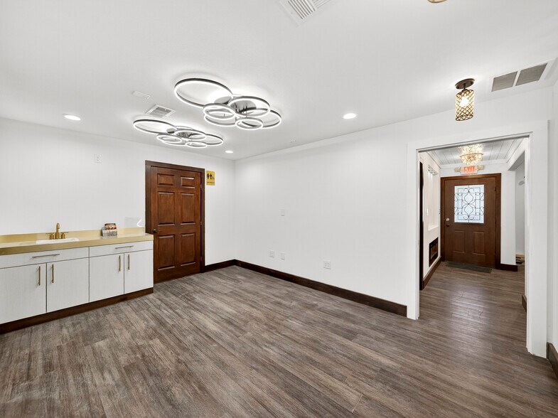 More Photos Of 612 N Third Street, Princeton Office For Sale