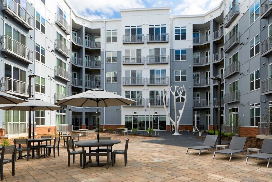 More Photos Of 9142 Richmond Hwy, Fort Belvoir Apartments For Lease