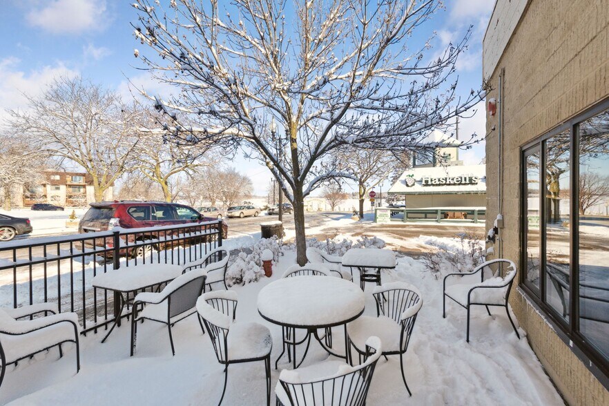 More Photos Of 11 Water St, Excelsior Freestanding For Lease