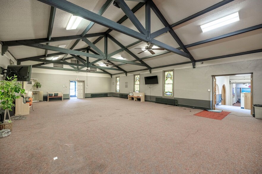 More Photos Of 856 S Green St, Wichita Religious Facility For Sale