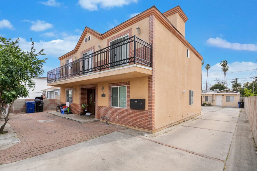 More Photos Of 14646 Kittridge St, Van Nuys Apartments For Sale