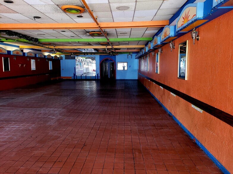 More Photos Of 6000-6030 Dempster St, Morton Grove Storefront For Lease