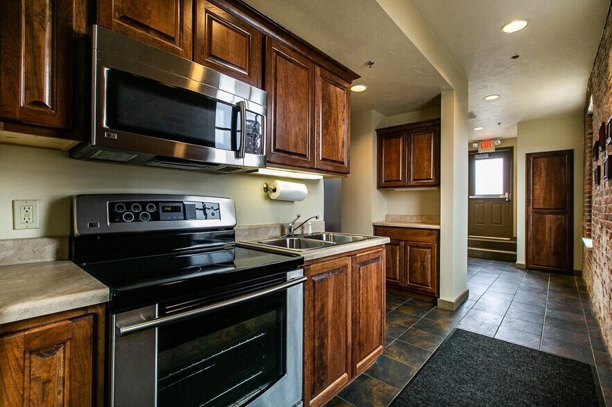 More Photos Of 600 Star Brewery Dr, Dubuque Office For Lease