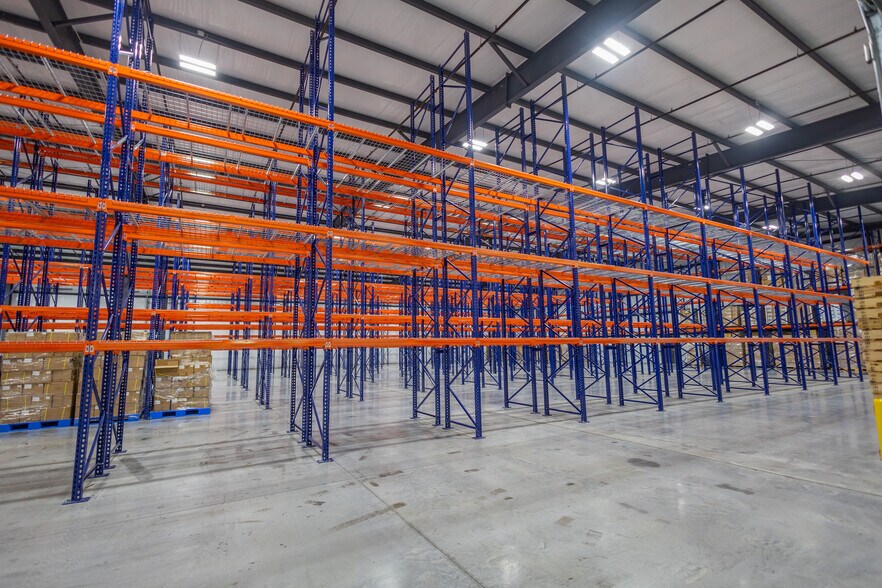 More Photos Of 252 Commerce Dr, Tompkinsville Warehouse For Sale