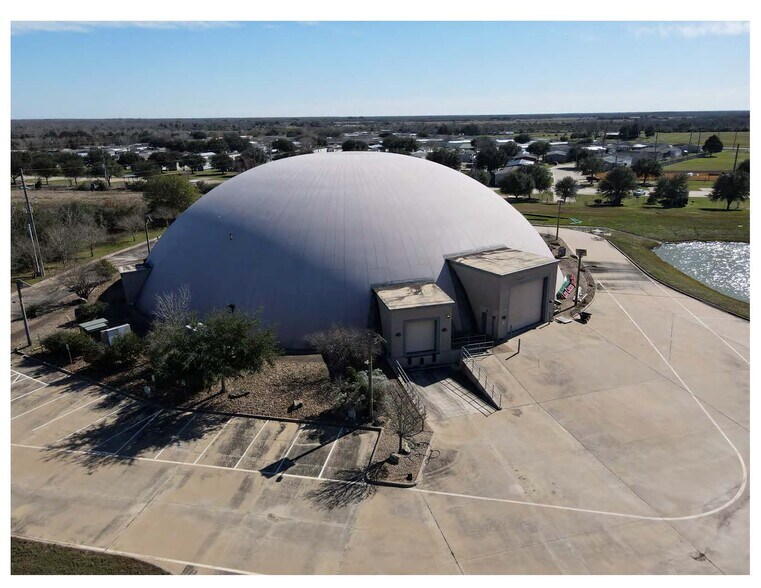 More Photos Of 3063 Outlet Center Dr, Sealy Flex For Sale