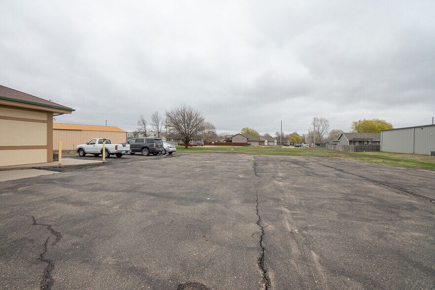 More Photos Of 520 S Ramsey Dr, Valley Center Freestanding For Sale