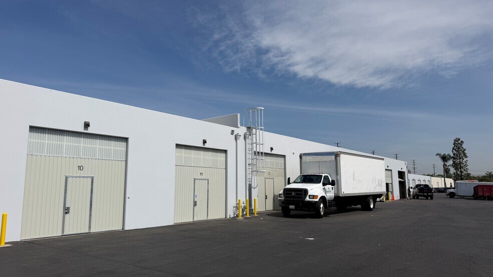 More Photos Of 350 E Orangethorpe Ave, Placentia Warehouse For Lease