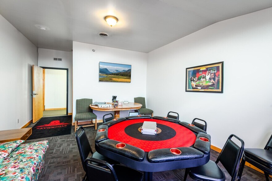 More Photos Of 117 Pine St, Pinedale Restaurant For Sale