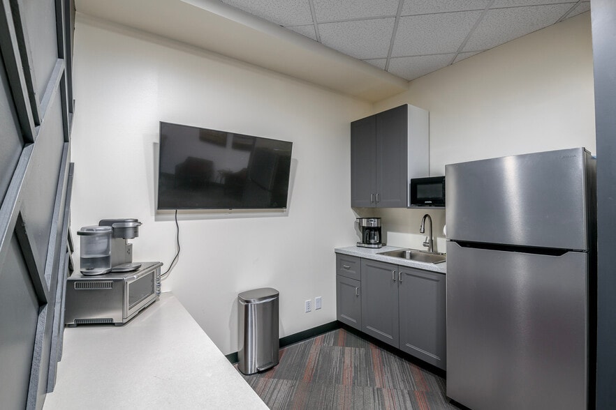 More Photos Of 33434 8th Ave S, Federal Way Office For Lease