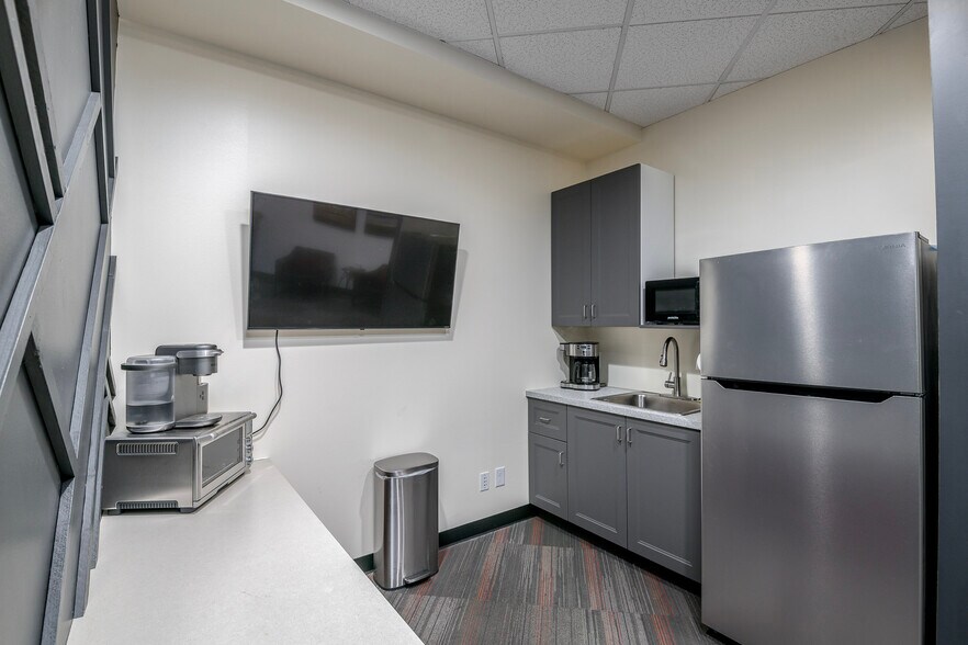 More Photos Of 33434 8th Ave S, Federal Way Office For Lease