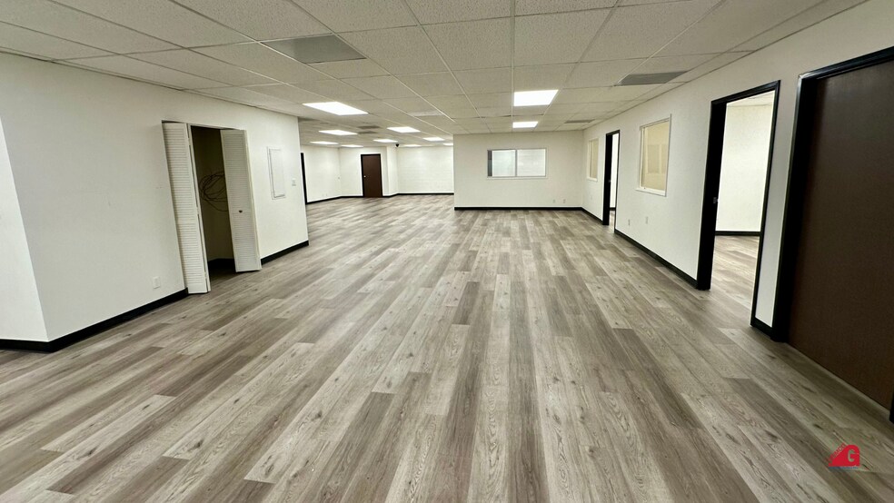 More Photos Of 9851 Owensmouth Ave, Chatsworth Warehouse For Lease