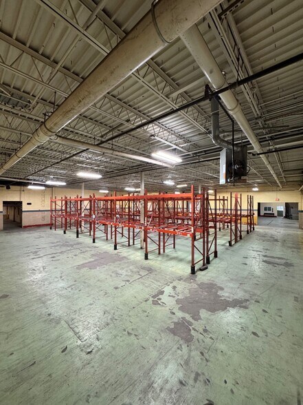 More Photos Of 195 Hudson St, Cornwall-on-Hudson Distribution For Lease