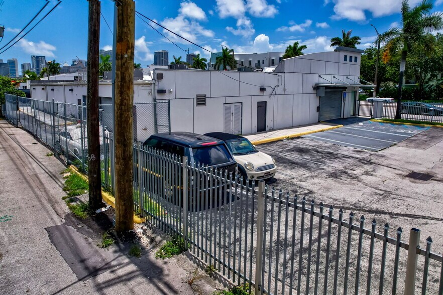 More Photos Of 925 W Broward Blvd, Fort Lauderdale Auto Dealership For Lease