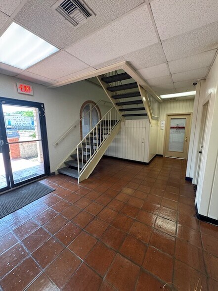More Photos Of 1747 Citadel Plz, San Antonio Office For Sale