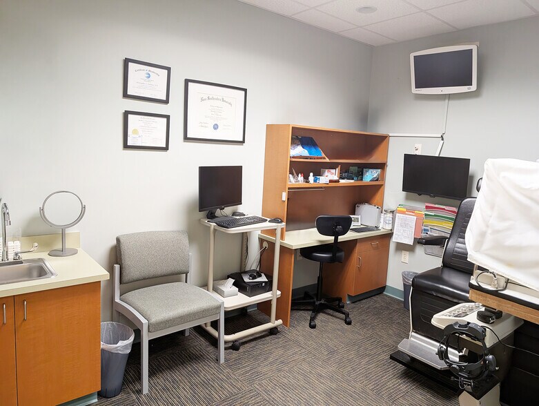 More Photos Of 262 Main Dunstable Rd, Nashua Freestanding For Lease