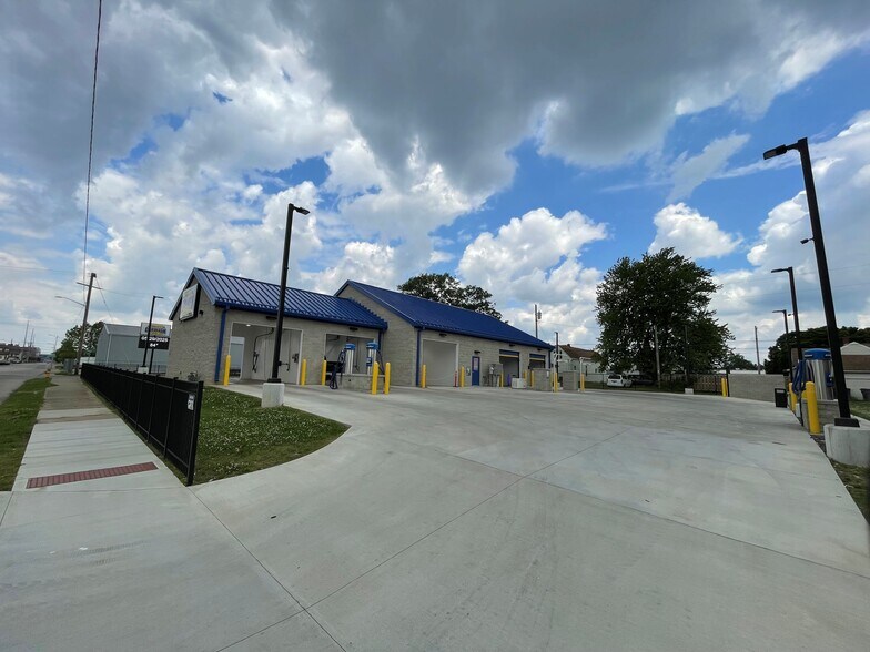 More Photos Of 35 W Franklin St, Evansville Carwash For Sale