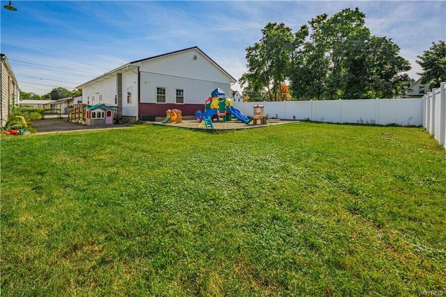 More Photos Of 6115 1st St, Newfane Office For Sale