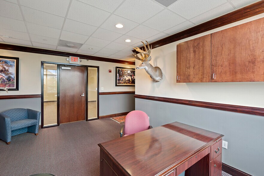 More Photos Of 19440 Golf Vista Plz, Lansdowne Medical For Lease