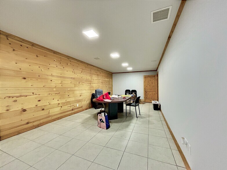 More Photos Of 201 Houston St, George West Warehouse For Lease