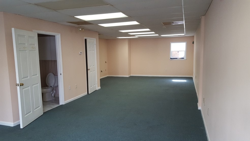 More Photos Of 9520 Marlboro Pike, Upper Marlboro Office For Sale