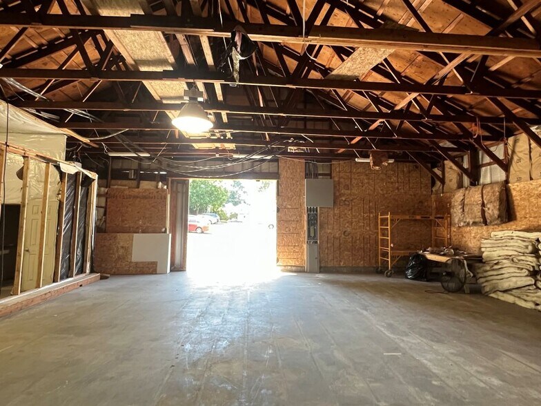 More Photos Of 4828-4830 NE 103rd Ave, Portland Warehouse For Lease