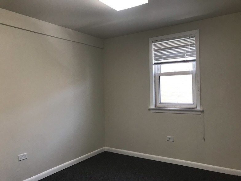 More Photos Of 175 N Washington St, Wheaton Office Residential For Sale