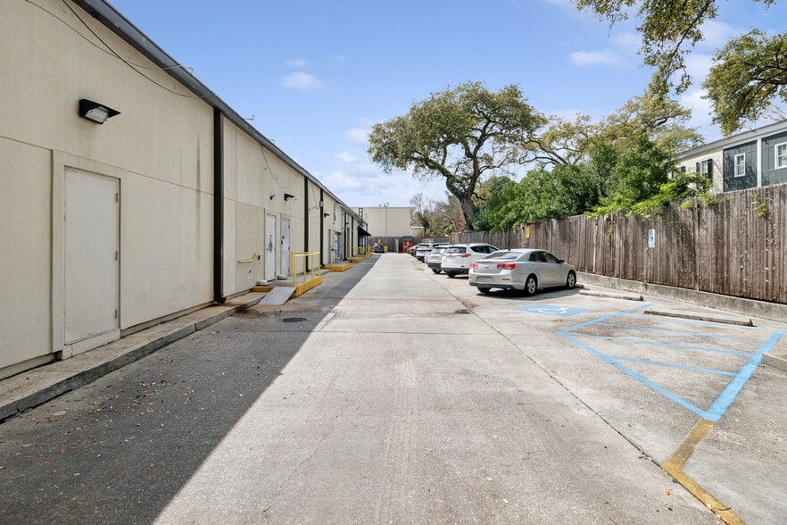 More Photos Of 2801 Magazine St, New Orleans Freestanding For Sale