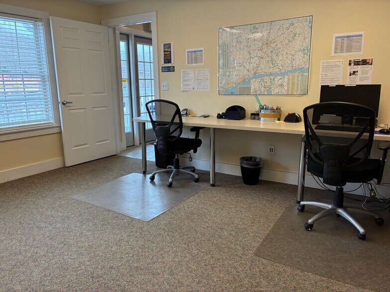 More Photos Of 76 Salem Tpke, Norwich Office For Sale