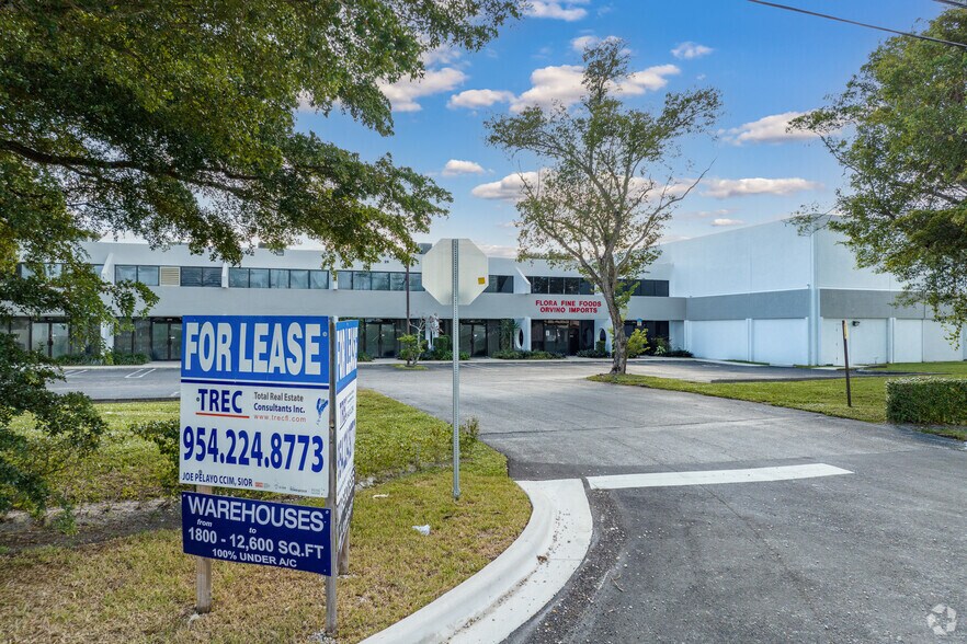 More Photos Of 11917-11929 W Sample Rd, Coral Springs Warehouse For Lease