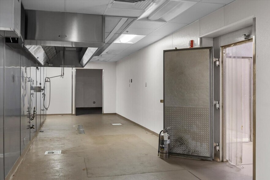 More Photos Of 1445 Center Dr, Medford Restaurant For Lease