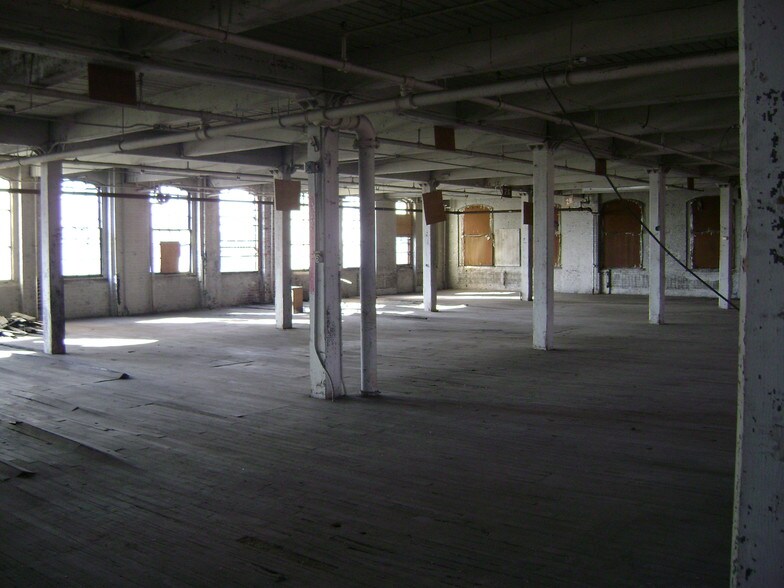More Photos Of 258-272 Sherman Ave, Newark Manufacturing For Lease