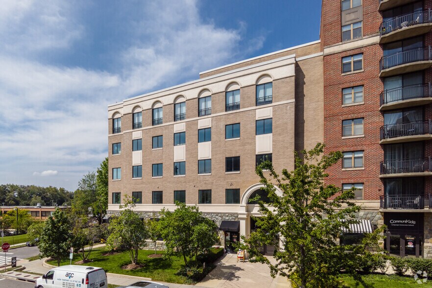 More Photos Of 3400 Idaho Ave NW, Washington Office For Lease