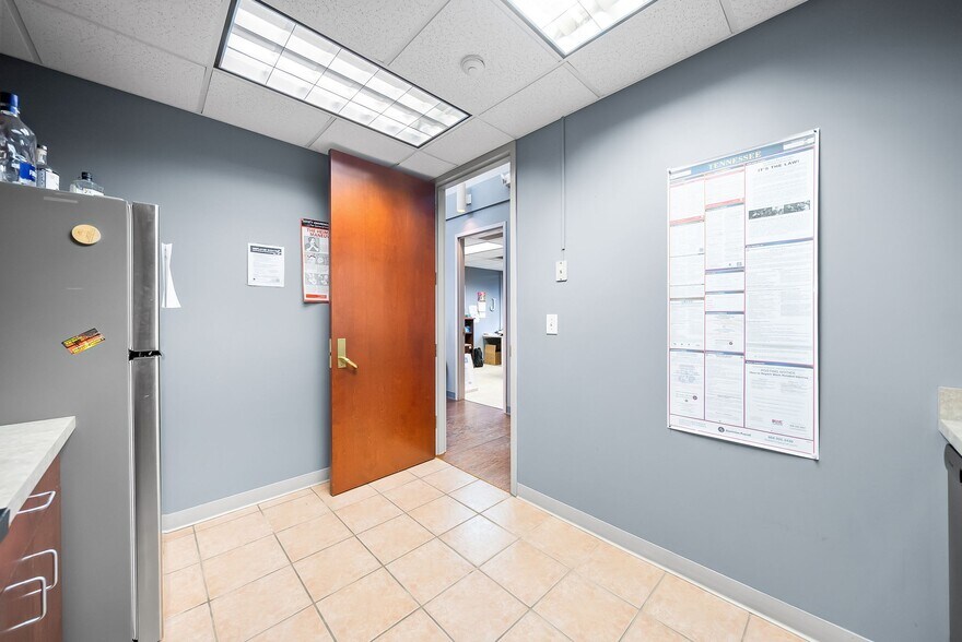 More Photos Of 112 Center Ct, Clarksville Office Residential For Sale