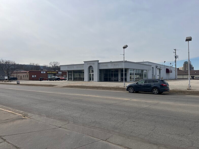 More Photos Of 121 Huff St, Winona Auto Dealership For Sale