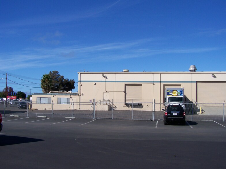 More Photos Of 3612 Kurtz St, San Diego Warehouse For Lease