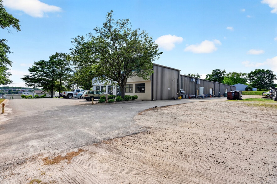 More Photos Of 100 Business Pky, Piedmont Light Manufacturing For Sale