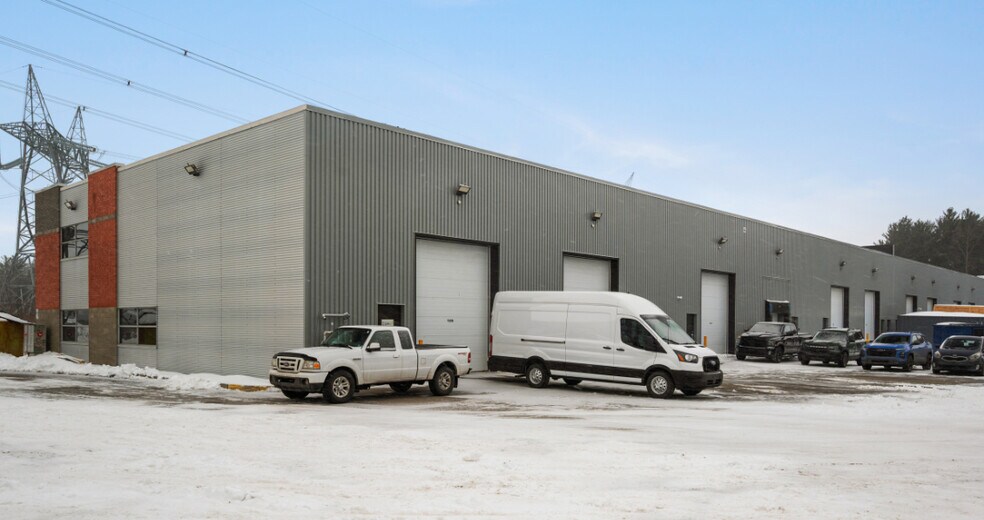 More Photos Of 3130 Boul des Entreprises, Terrebonne Flex For Lease