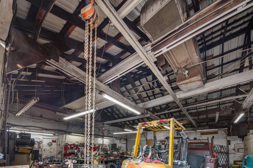 More Photos Of 1808 Bomar Ave, Fort Worth General Retail For Sale