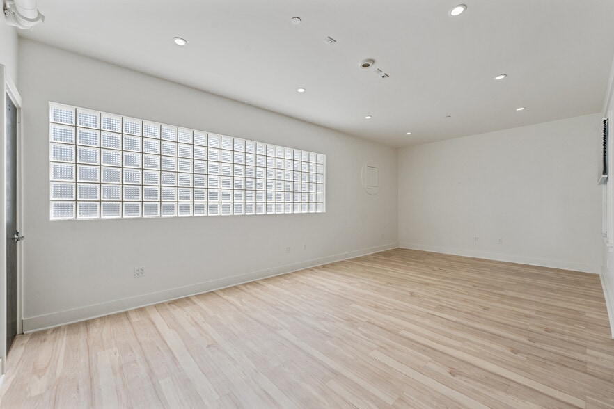 More Photos Of 320 Judah St, San Francisco Loft Creative Space For Lease