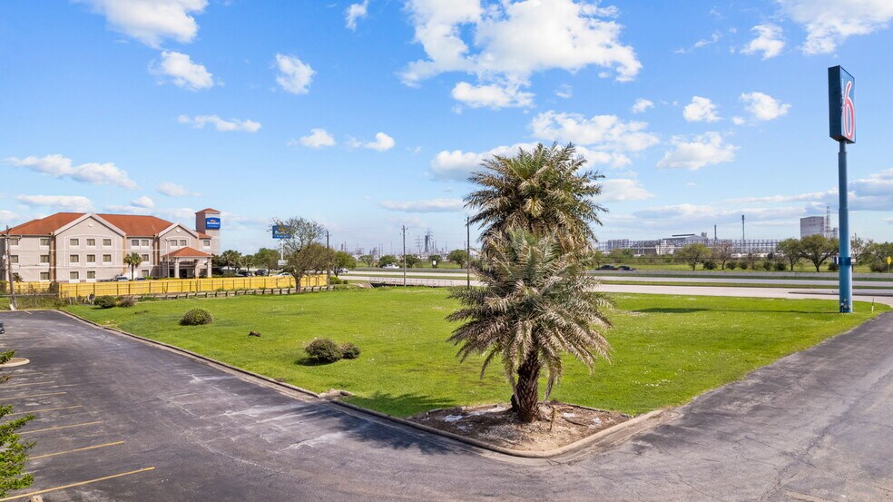 More Photos Of 1000 Highway 332, Clute Land For Sale