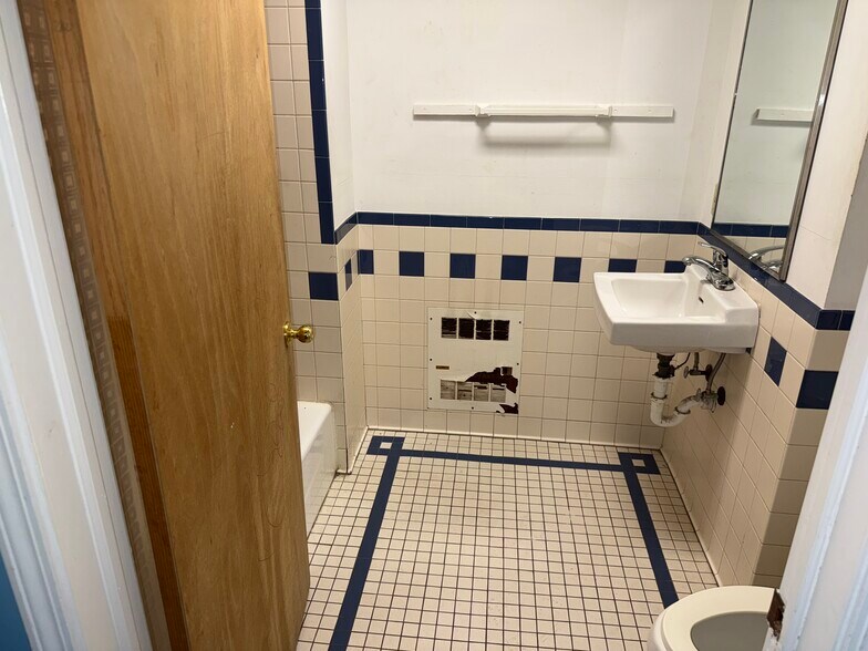 More Photos Of 57-59 Sharp St, Haverstraw Office For Sale