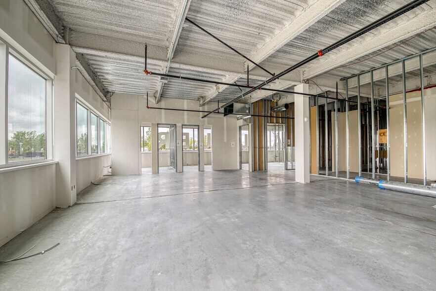 More Photos Of 3105 Pl Louis-R.-Renaud, Laval Office For Lease