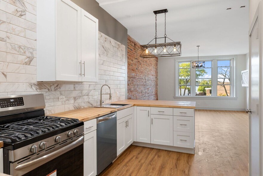 More Photos Of 6 W Burlington Ave, La Grange Storefront Retail Residential For Sale