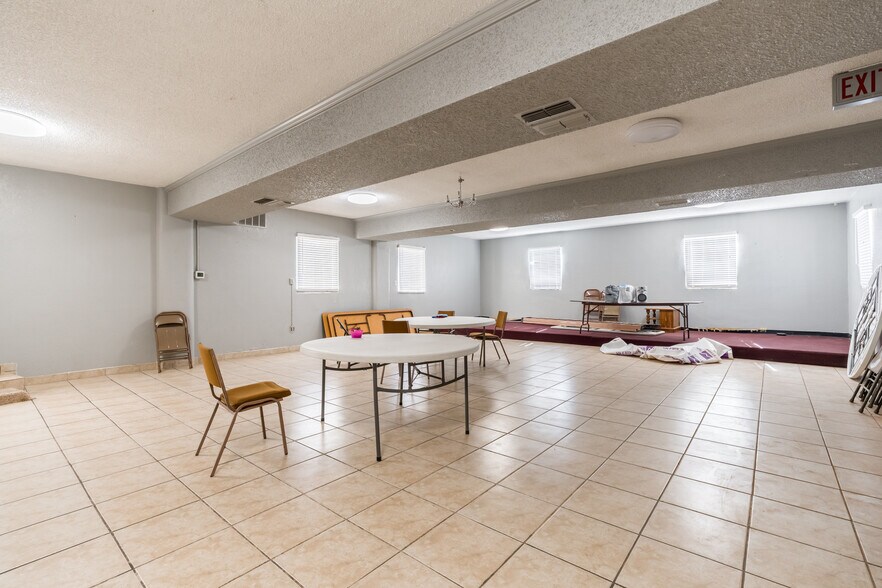 More Photos Of 1809 34th St, Lubbock Religious Facility For Sale