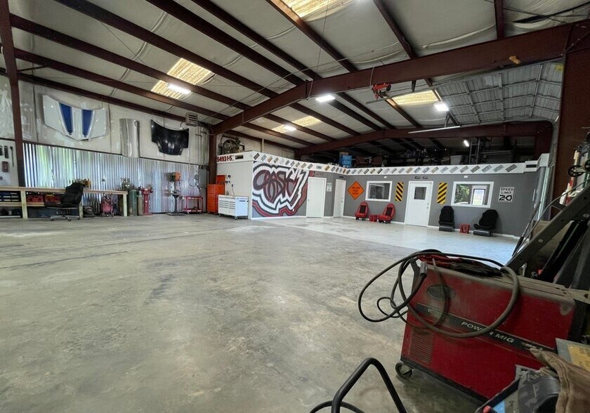 More Photos Of 5493 I 55 S, Byram Light Manufacturing For Sale