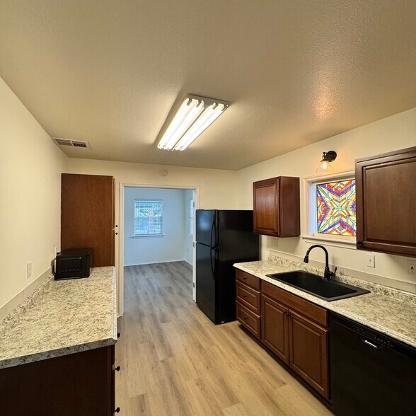 More Photos Of 143 N West St, Bertram Flex For Sale