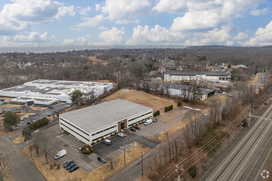 More Photos Of 45 Connair Rd, Orange Light Manufacturing For Lease