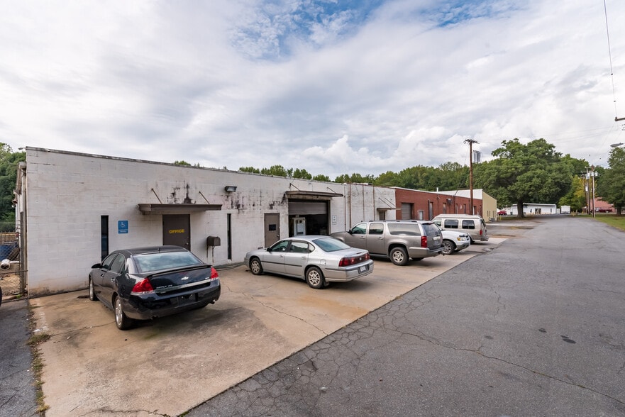 More Photos Of 2515 Allen Rd S, Charlotte Warehouse For Sale